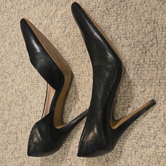 VINCE CAMUTO VP Halona Heels - Picture 7 of 9